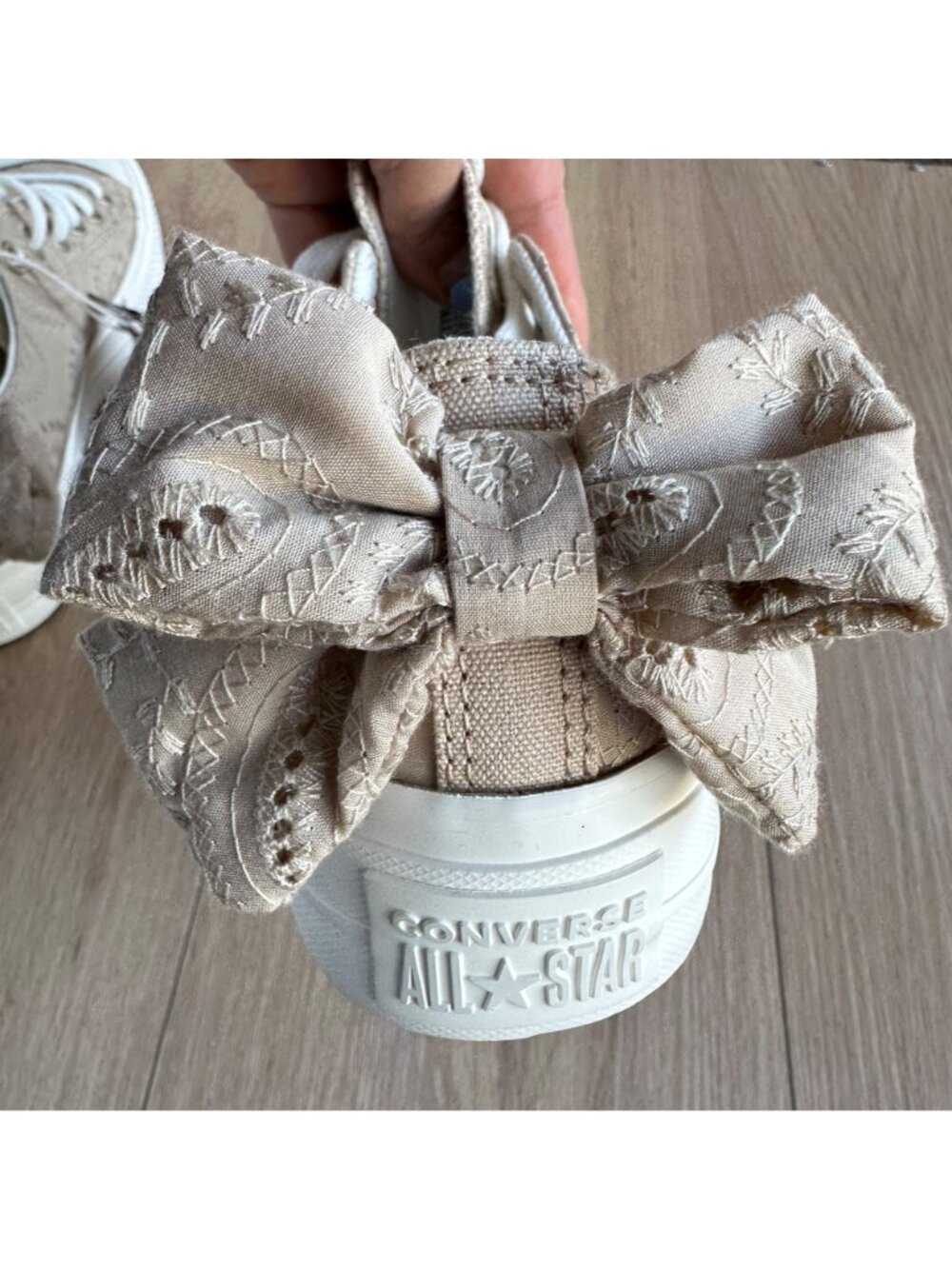 ❤️Converse Chuck Taylor All Star Lift Bow Sz 8 Women's Shoes Embroidered A10246C - Picture 8 of 14